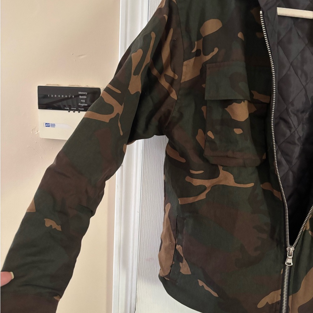 MNML Camouflage Hooded Zip Up Woodland Men’s Jacket Size Small BNWT - Picture 3 of 13